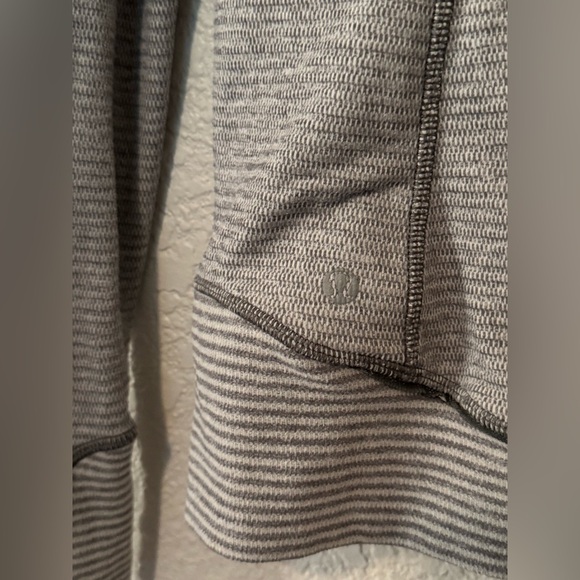 Lululemon Think Fast Pullover in the Tonka Stripe Gray color size 6 EUC - Picture 3 of 4